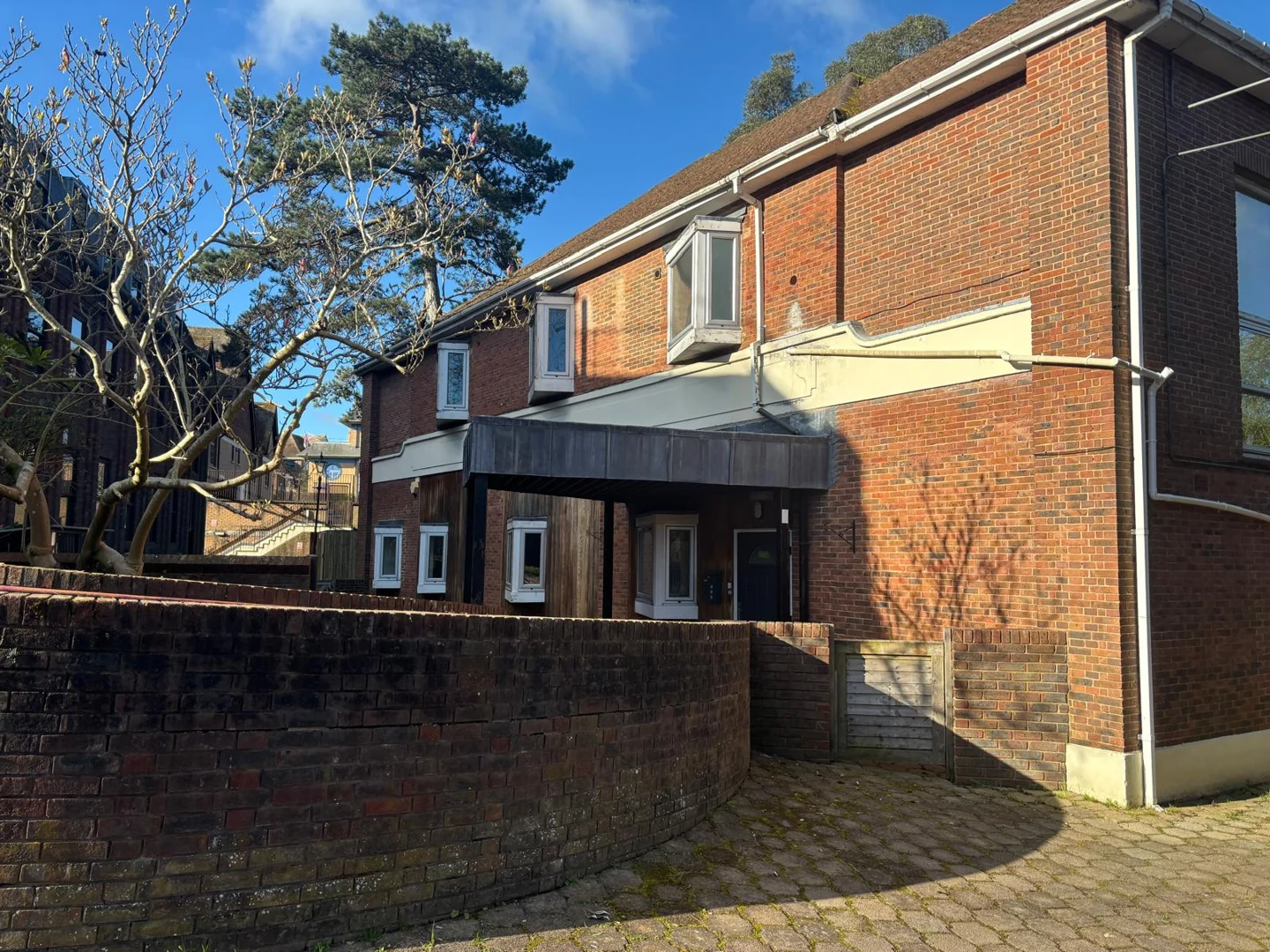 Park House Lodge, Horsham — exterior and entrance